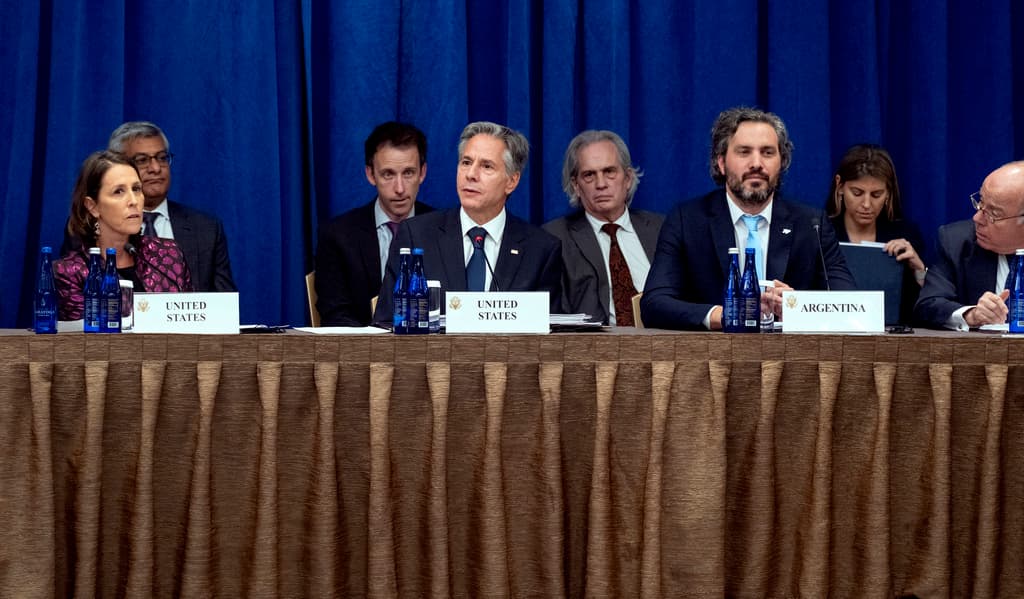 AP/Craig Ruttle, pool