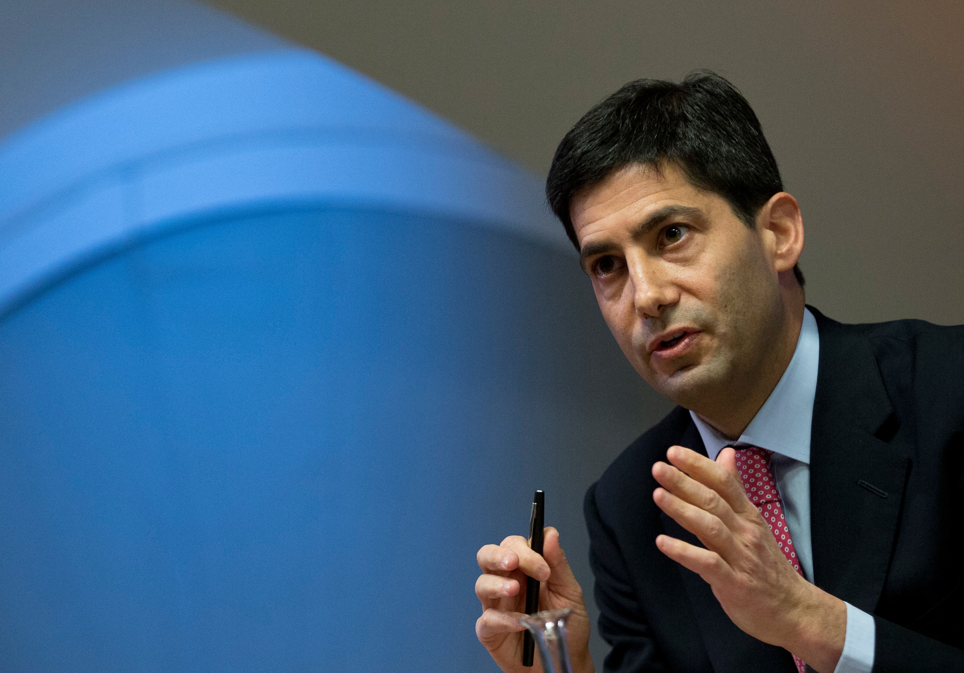 Kevin Warsh speaks to the press at London on December 11, 2014. 