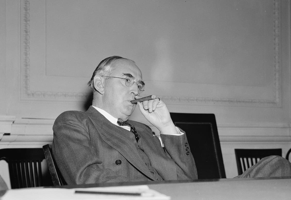 Harris & Ewing via Wikimedia Commons